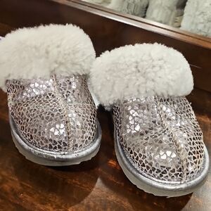 UGG Kids Slippers in Shimmering Silver and Cream